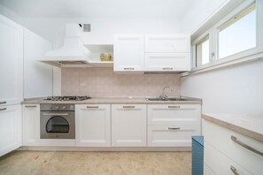 Kühlschrank, Ofen, Herdplatte, Geschirrspüler