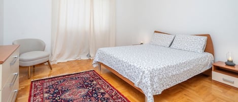 1 غرفة نوم ومكواة/لوح كي وواي فاي وملاءات أسرّة