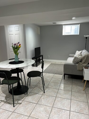 Apartment in Toronto, cozy two bedroom in the heart of East York