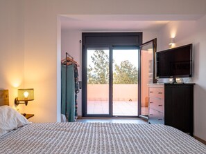 3 chambres, fer et planche à repasser, accès Internet, draps fournis