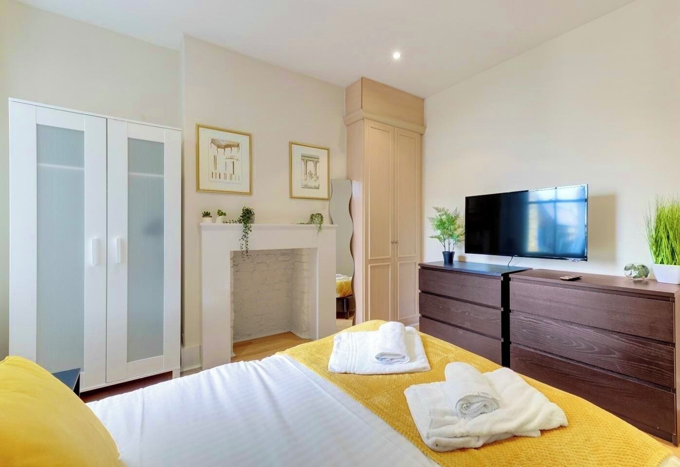 2 bedrooms, desk, iron/ironing board, free WiFi