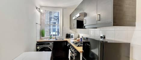 Fridge, microwave, oven, stovetop