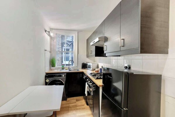 Fridge, microwave, oven, stovetop