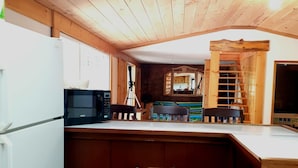 Interior - Lake view Cottage. Private location only a few steps to water access (Val-des-Monts)
