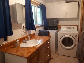 Toallas, jabón, papel higiénico