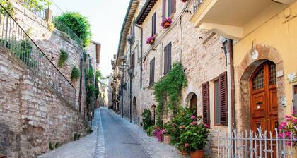 Cozy 1-bedroom retreat in Spello with charming décor and historic beauty!