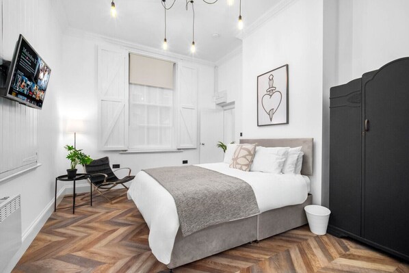 2 bedrooms, iron/ironing board, free WiFi, bed sheets