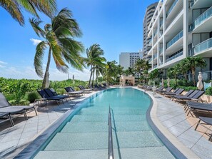 A heated pool - Luxurious 2/2 at Carillon Wellness Resort (Miami Beach)