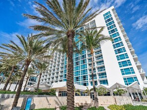 Exterior - Luxurious 2/2 at Carillon Wellness Resort (Miami Beach)
