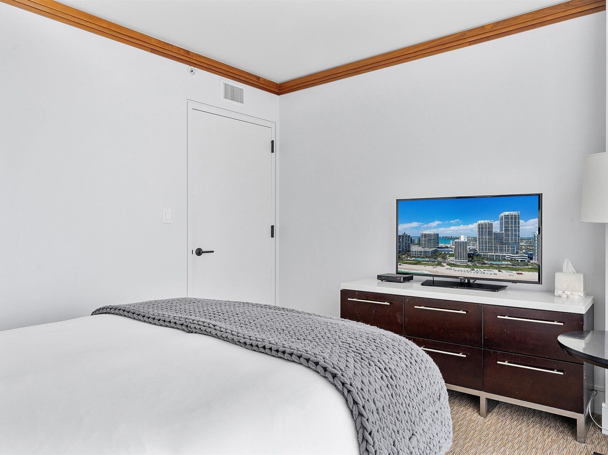 Iron/ironing board, free WiFi, bed sheets