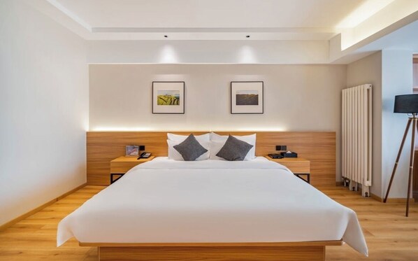 Chambre Confort double | Literie de qualité, espace de travail pour ordinateurs portables