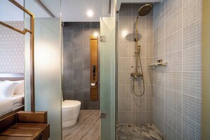 Dusche, Regendusche, kostenlose Toilettenartikel, Haartrockner