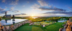 Una piscina cubierta
