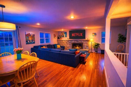 Roomy 3 BR Ranch - Pool Table - Kid & Pet Friendly - Big Yard - Ample Parking