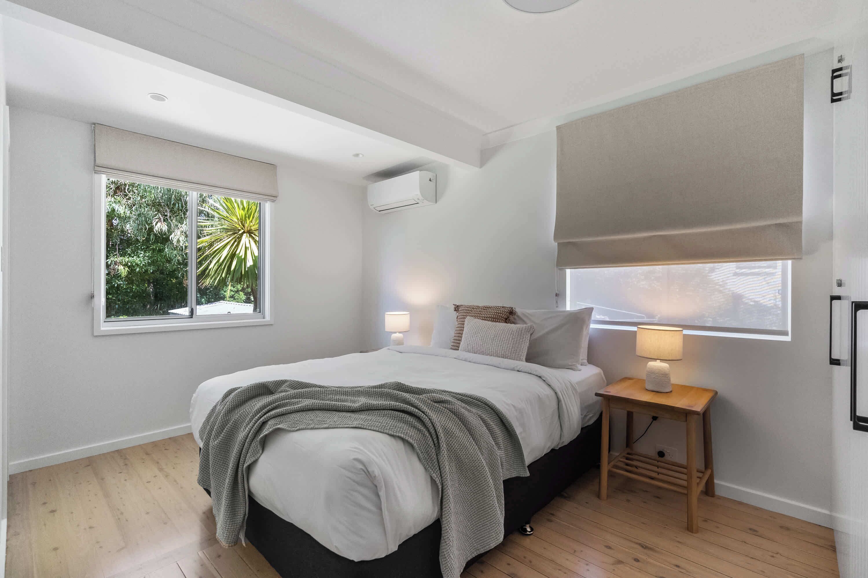 5 bedrooms, iron/ironing board, WiFi, bed sheets