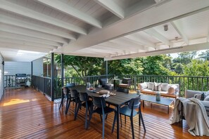 Outdoor dining - Mollymook Golden Sands (Mollymook Beach)