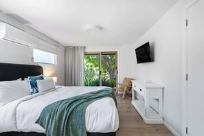 5 bedrooms, iron/ironing board, WiFi, bed sheets