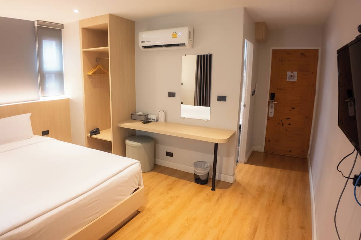Phòng đơn Deluxe, quang cảnh thành phố | Minibar với thức uống miễn phí, truy cập Internet không dây miễn phí