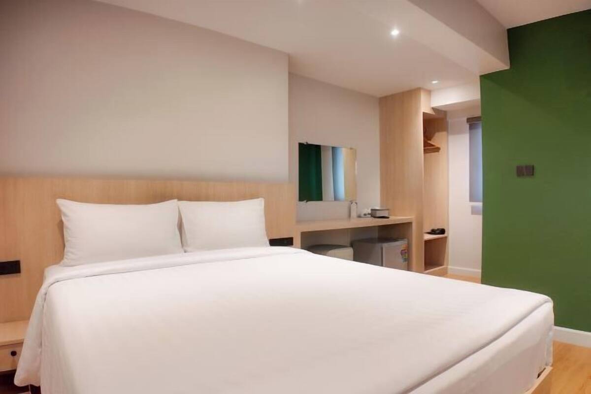 Free minibar, free WiFi
