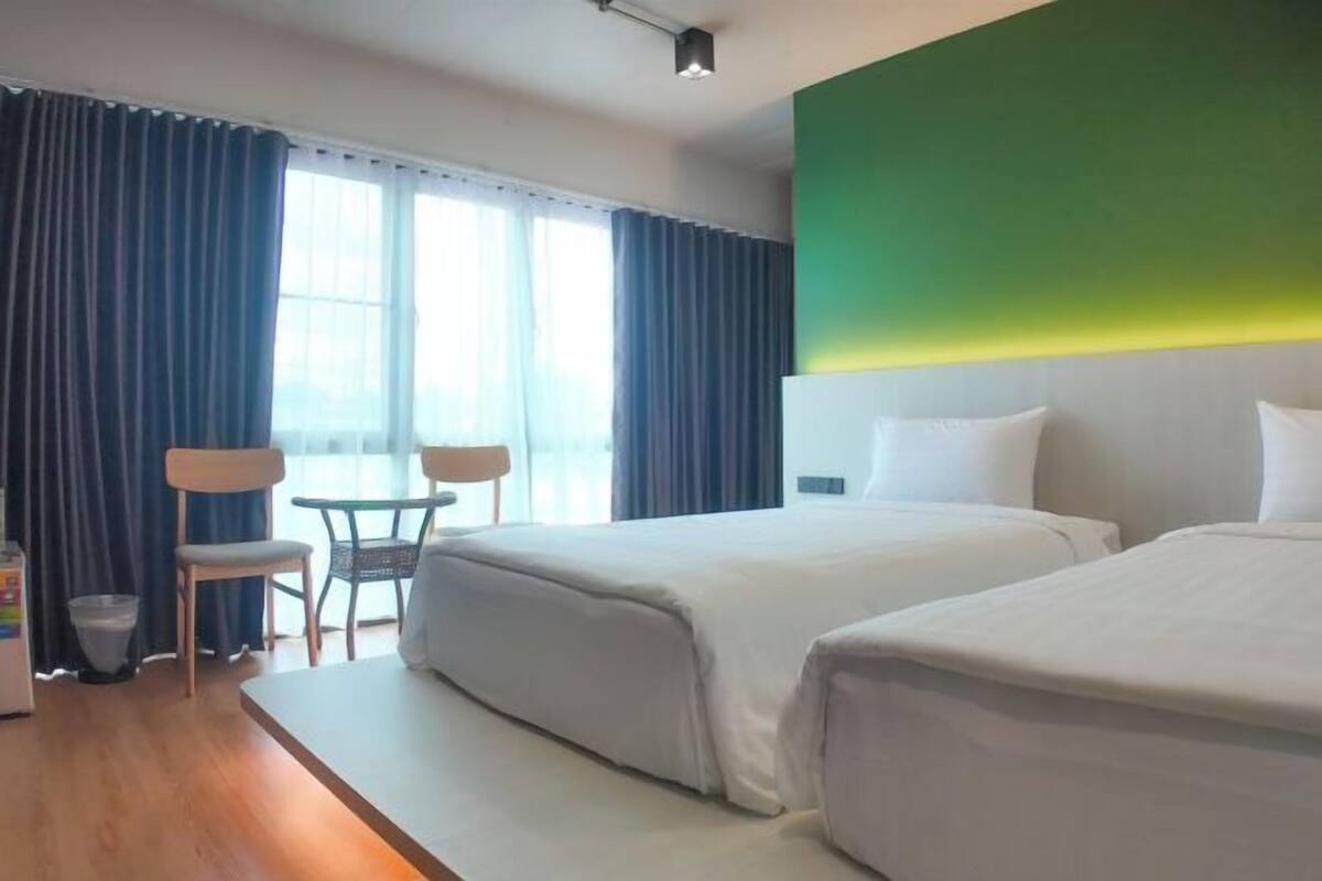 Free minibar, free WiFi