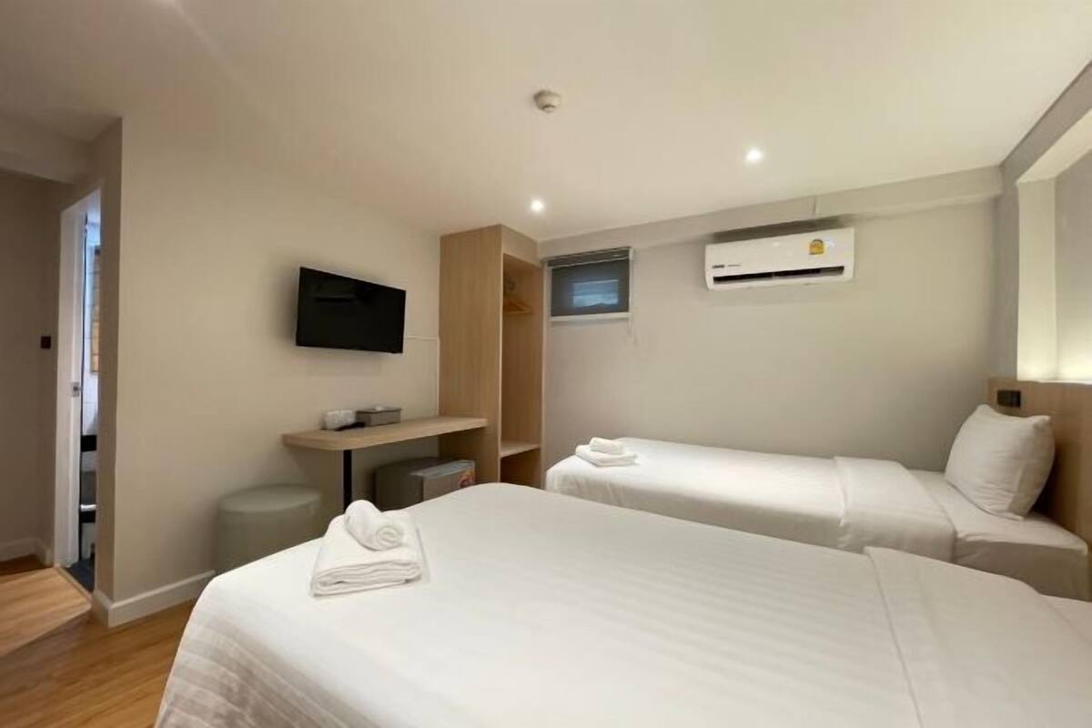 Free minibar, free WiFi