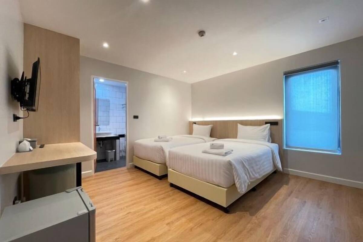 Free minibar, free WiFi