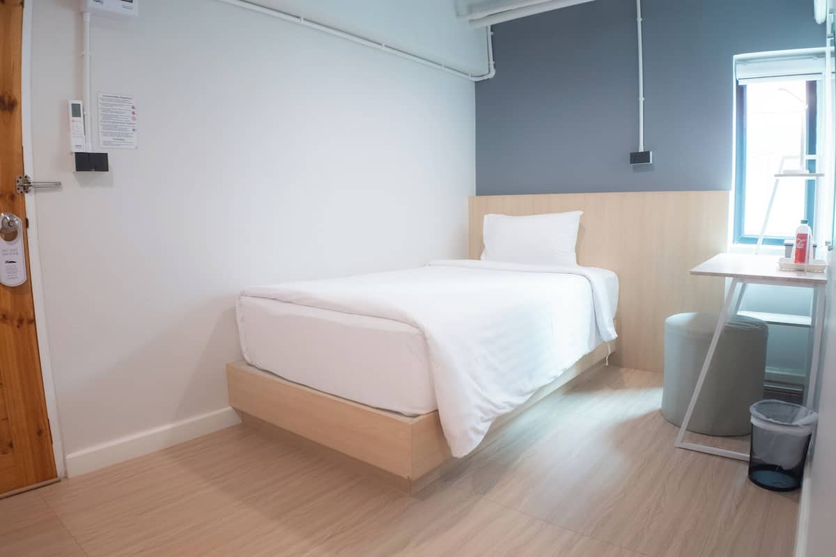 Economy Studio, 1 Large Single Bed, Non Smoking