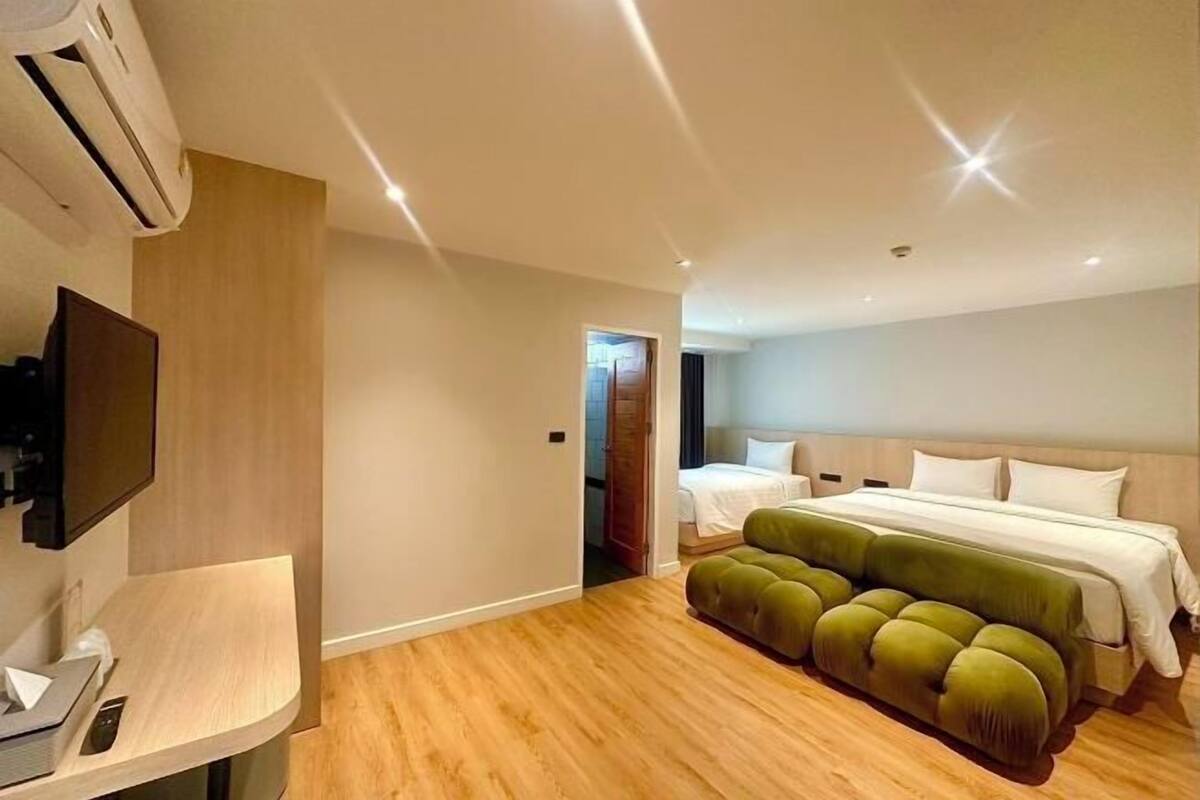 Free minibar, free WiFi