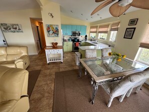 Interior - Watch the sailboats and boats come and go from Casa Marina (Gulfport)