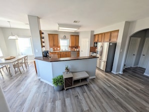 Fridge, microwave, oven, stovetop -  Coastal Home with Neighborhood Fishing Pier (Kemah)