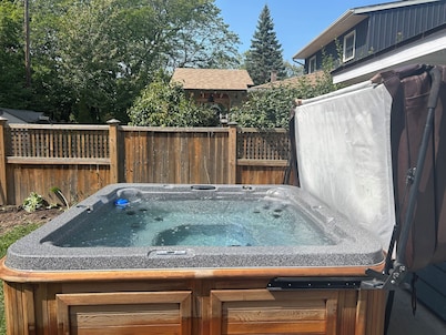 SerenityCharm oldtown by Shaw theatre&queen st. 5min Walk, on Castlereagh,hottub