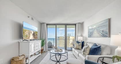 🌅 Top-Floor Ocean View 1BR | Updated | Private Balcony & Beachfront Pool