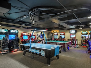 Games room - Spacious Presidential 4-bedroom Ski-in and Ski-out in charming Park City, Utah (Park City)