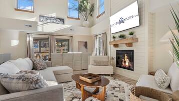 Smart TV, fireplace