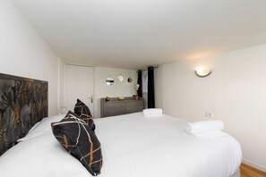 2 chambres, fer et planche à repasser, Wi-Fi, draps fournis