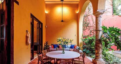 4BR Colonial Elegance & Priv Oasis Downtown Merida