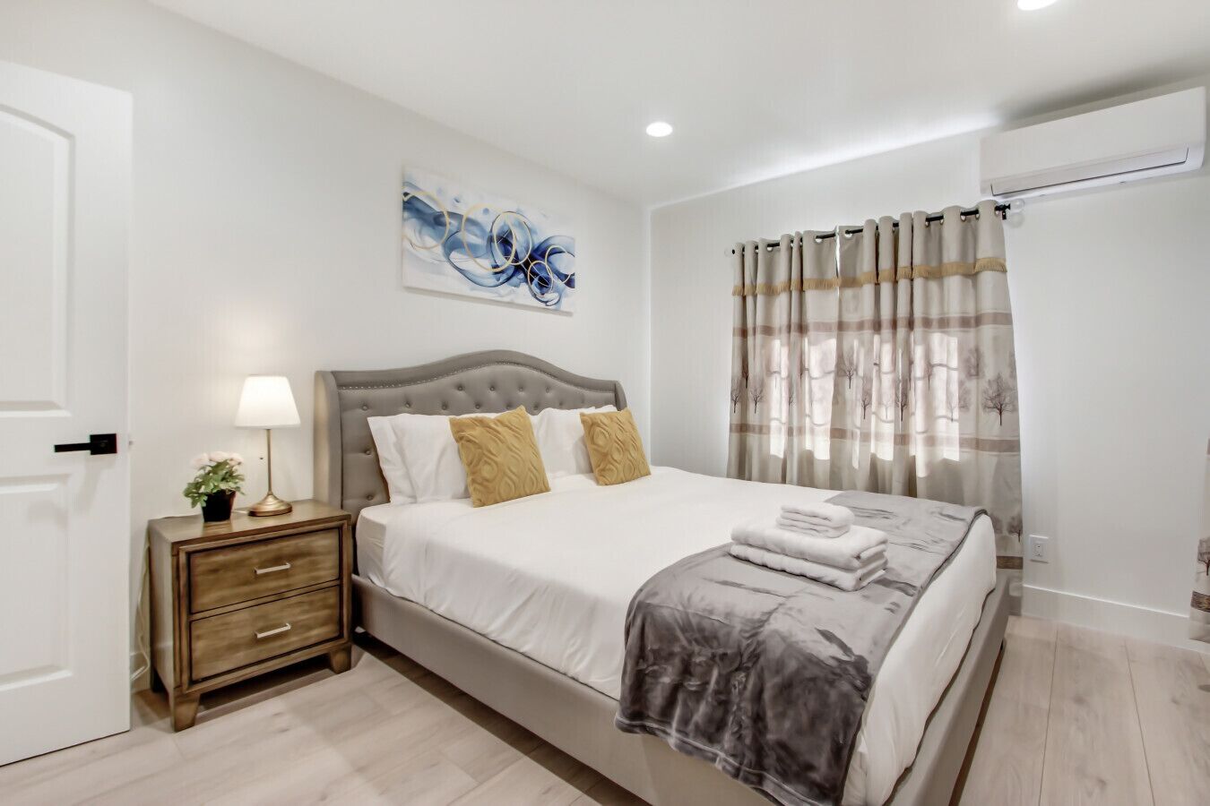 1 soverom, skrivebord, strykejern/-brett og wi-fi (inkludert)