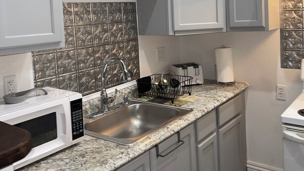 Microondas, horno, placa de cocina