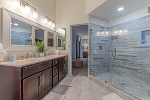 Shower, hair dryer, towels - Family Fun Lakefront, Htd Pool, Spa, Putt Green, Kayaks, Covered Patio w/TV, Indoor Games (Gilbert)