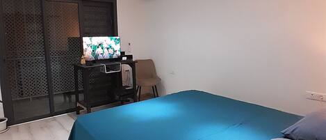 3 chambres, fer et planche à repasser, draps fournis