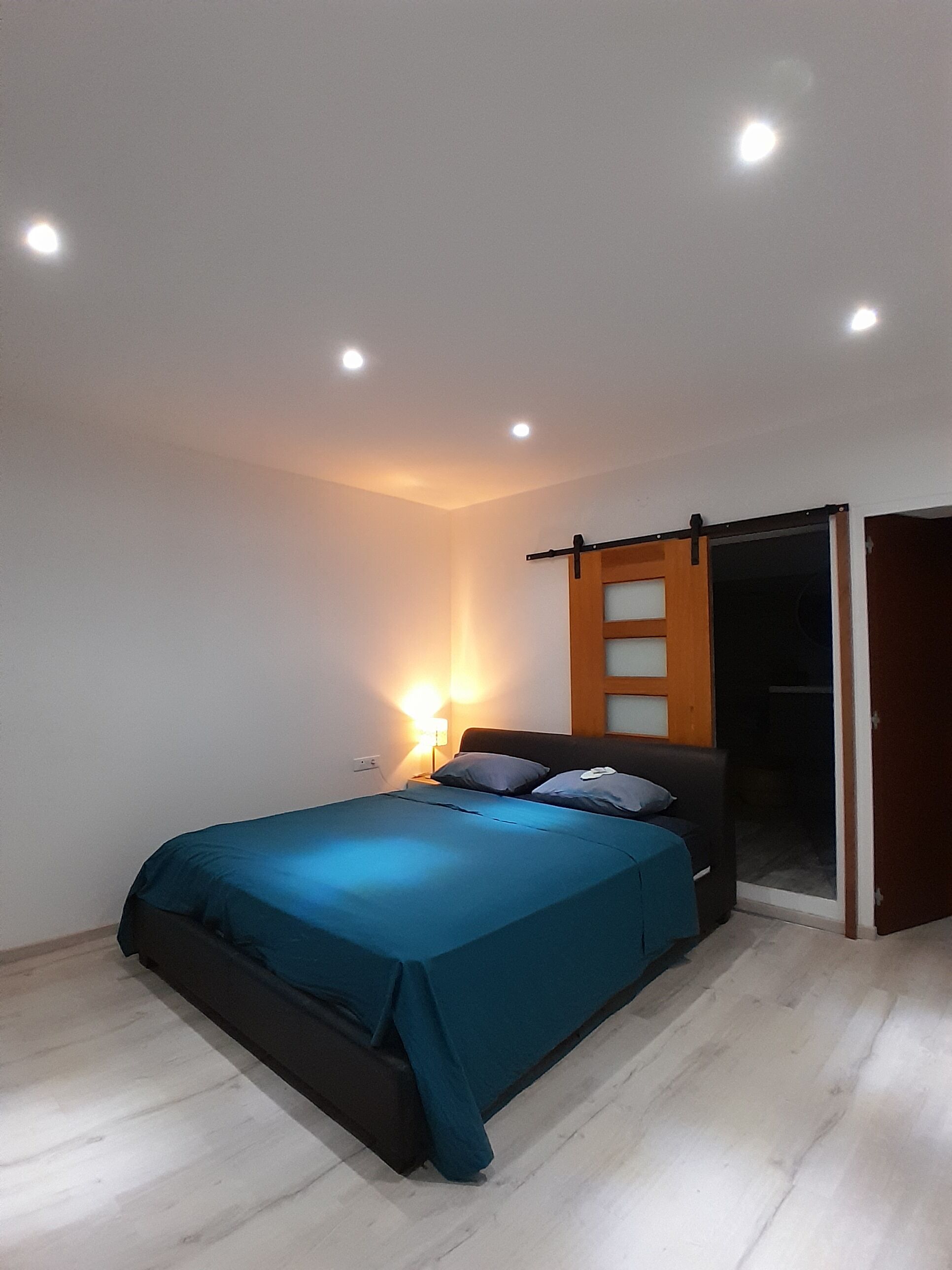 3 chambres, fer et planche à repasser, draps fournis