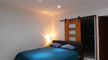 3 chambres, fer et planche à repasser, draps fournis