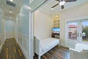 4 bedrooms, free WiFi, bed sheets