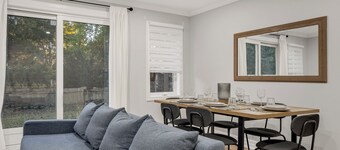 The Blushwood Suite | Mins to DT & Trails