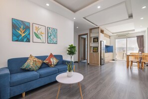 Family Apartment, 2 Bedrooms, Kitchen, City View | Living area