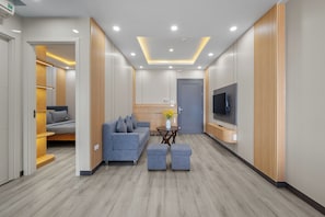 Family Apartment, 2 Bedrooms, Kitchen, Beach View | Living area