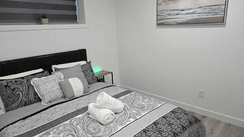 2 bedrooms, desk, iron/ironing board, free WiFi