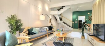 Petaling Jaya Kelana Jaya Spacious 4-bedroom townhome with AC, WiFi, Netflix