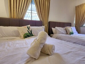 5 bedrooms, iron/ironing board, WiFi, bed sheets