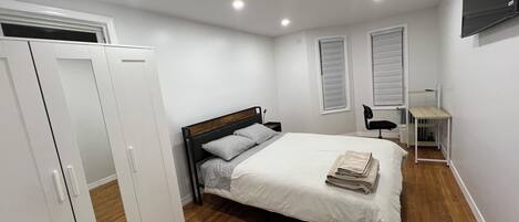 1 chambre, bureau, fer et planche à repasser, Wi-Fi gratuit